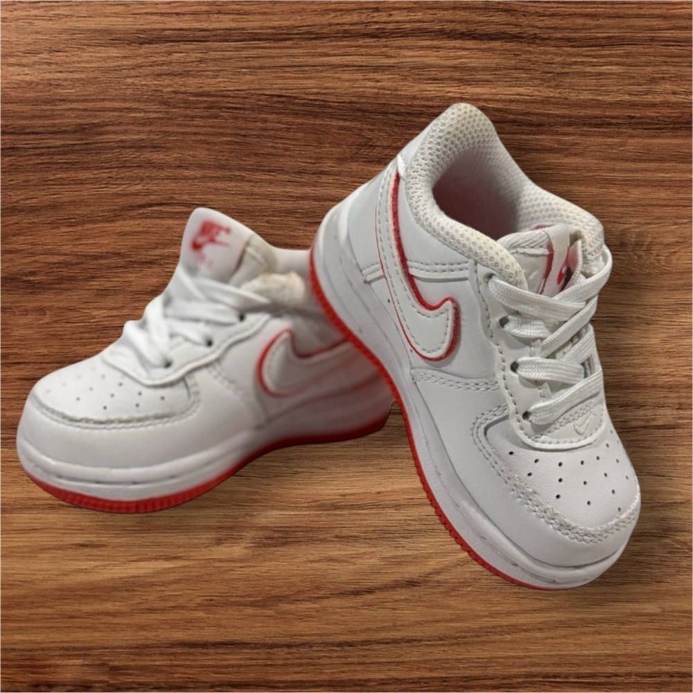Nike Kids Sneakers in White and Red